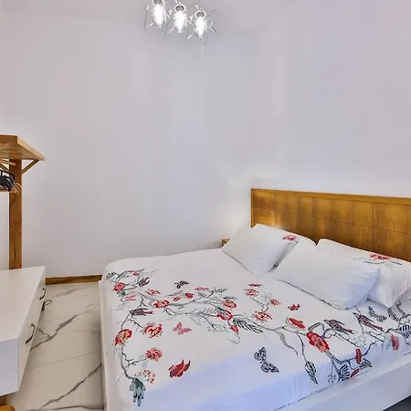 Villa Nur, Beachfront *
