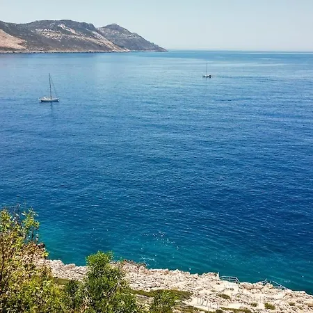 Nur, Beachfront